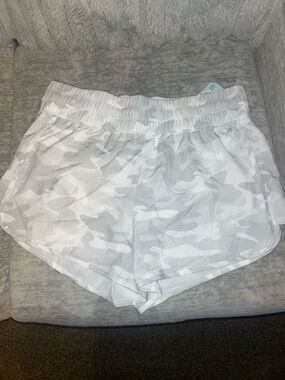 DSG Women’s High Rise White Gray Camo Athletic Shorts